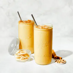 plastfritt smoothieglass med lokk og sugerør